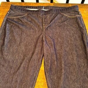 Vera Wang stretch jeans. Size Large. Lots of stretch and super soft.